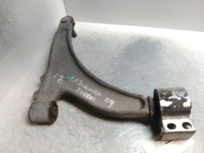 Recambio de brazo suspension inferior delantero izquierdo para opel insignia sports tourer 2.0 16v cdti referencia OEM IAM   