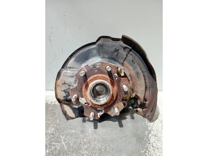 Recambio de mangueta delantera izquierda para mitsubishi montero (v60/v70) referencia OEM IAM   