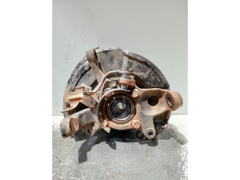 Recambio de mangueta delantera izquierda para mitsubishi montero (v60/v70) referencia OEM IAM   