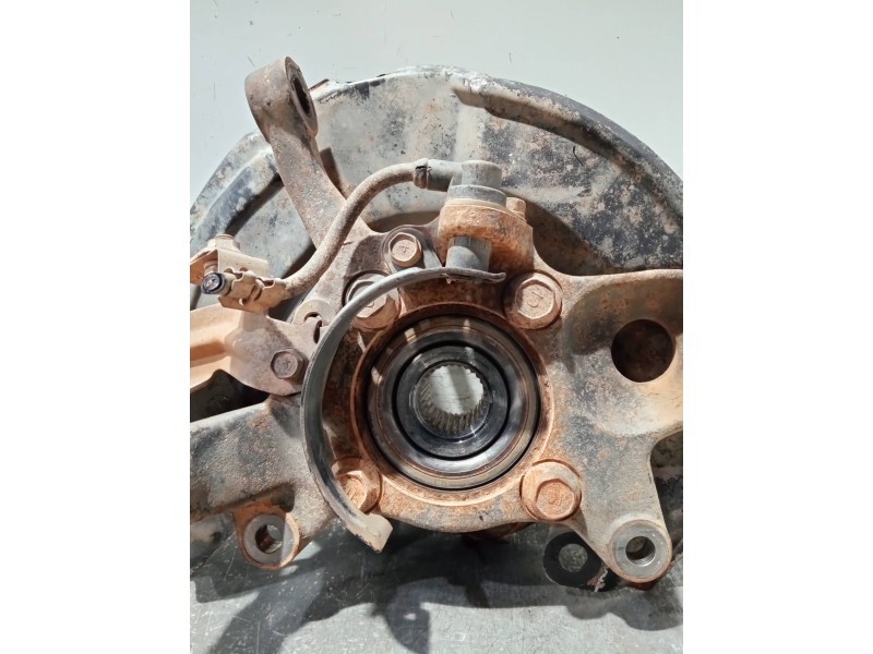 Recambio de mangueta delantera izquierda para mitsubishi montero (v60/v70) referencia OEM IAM   