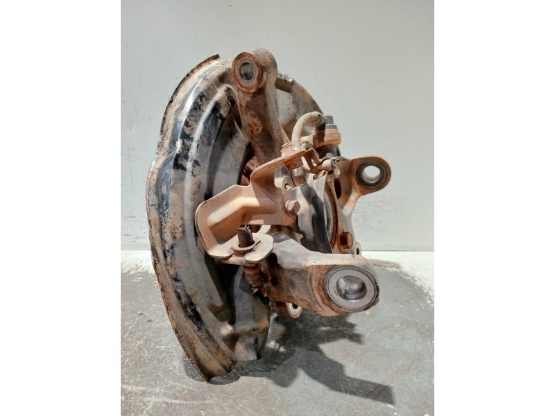 Recambio de mangueta delantera izquierda para mitsubishi montero (v60/v70) referencia OEM IAM   