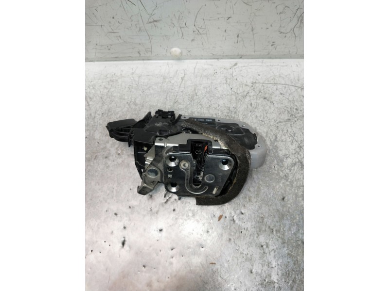 Recambio de motor cierre centralizado delantero derecho para nissan leaf referencia OEM IAM T8011510  5P