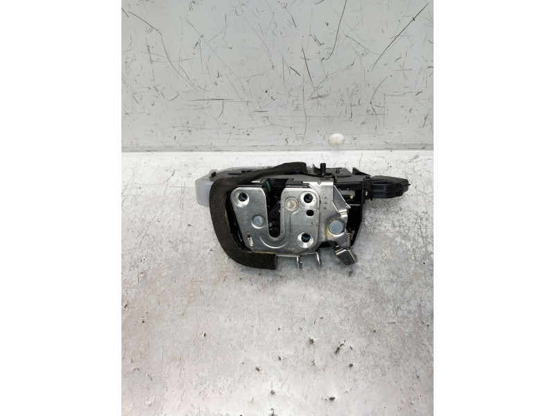 Recambio de motor cierre centralizado trasero izquierdo para nissan leaf referencia OEM IAM Y2614520  5P