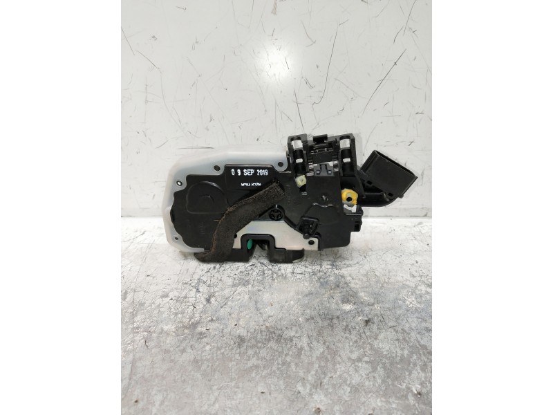 Recambio de motor cierre centralizado trasero izquierdo para nissan leaf referencia OEM IAM Y2614520  5P