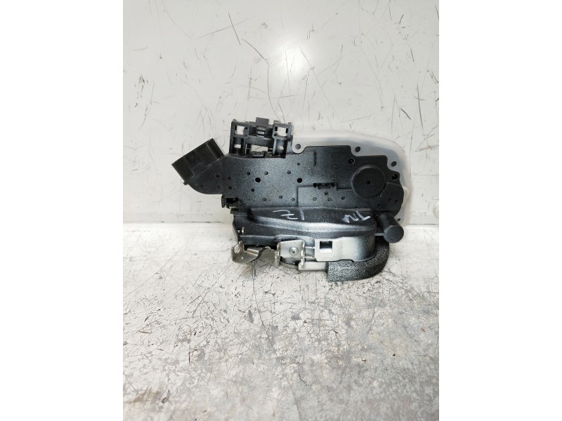 Recambio de motor cierre centralizado trasero izquierdo para nissan leaf referencia OEM IAM Y2614520  5P