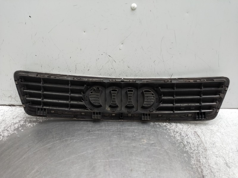 Recambio de rejilla delantera para audi a6 avant (4b5) referencia OEM IAM   