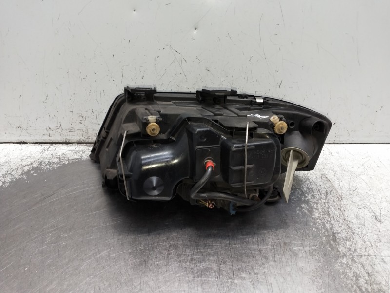 Recambio de faro derecho para audi a6 avant (4b5) referencia OEM IAM   