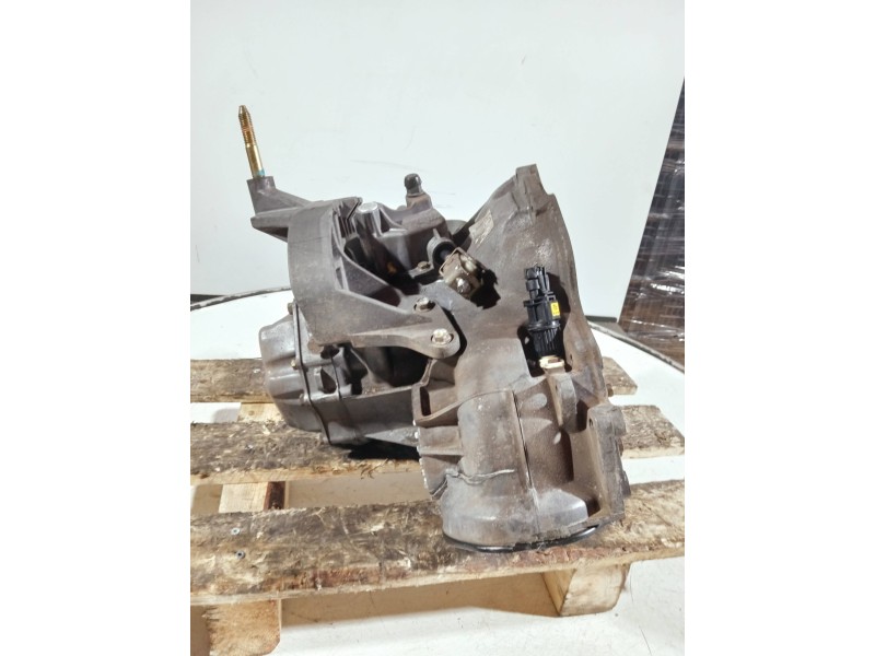 Recambio de caja cambios para daewoo evanda referencia OEM IAM FD009348 B144176 5V