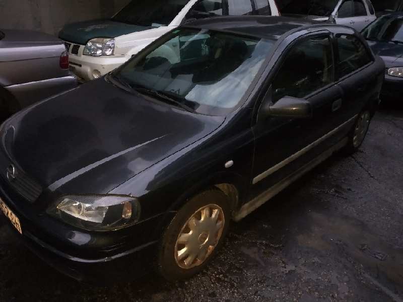 opel astra g berlina del año 2000