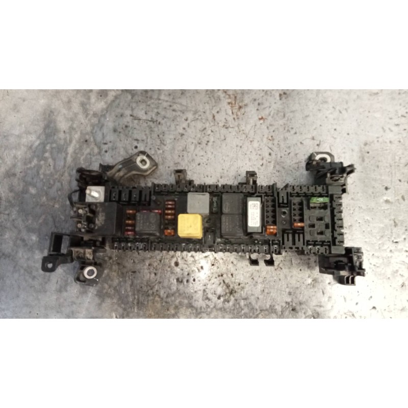 Recambio de caja reles / fusibles para mercedes clase a (w176) a 220 cdi blueefficiency (176.003) referencia OEM IAM A2465400240