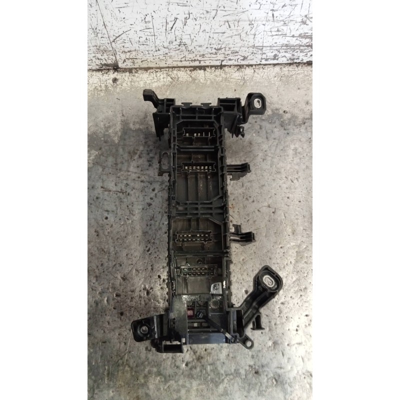 Recambio de caja reles / fusibles para mercedes clase a (w176) a 220 cdi blueefficiency (176.003) referencia OEM IAM A2465400240