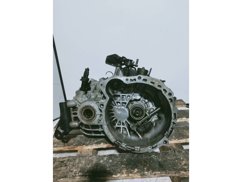 Recambio de caja cambios para hyundai getz (tb) 1.1 básico referencia OEM IAM H41773 301521 5V