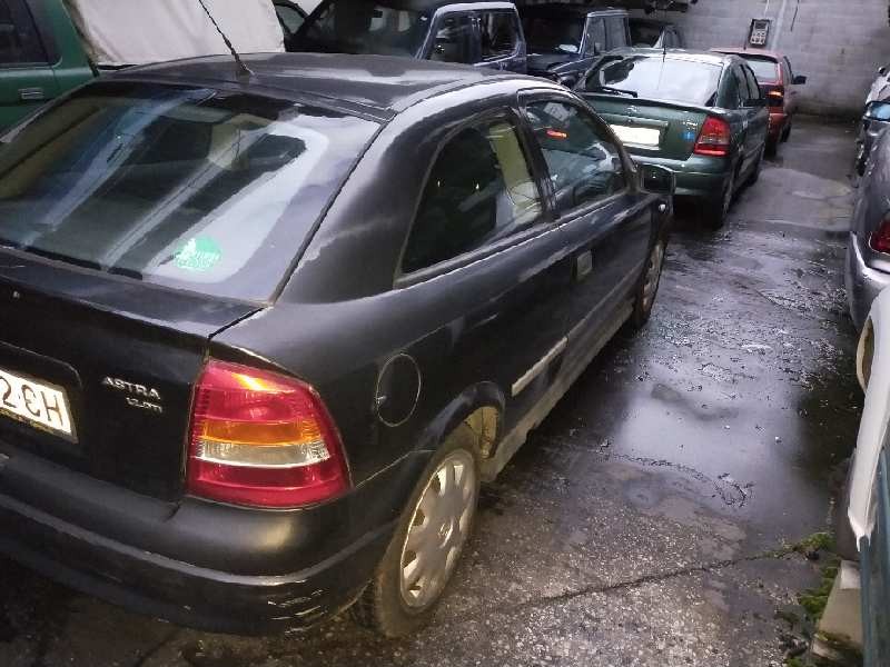 opel astra g berlina del año 2000
