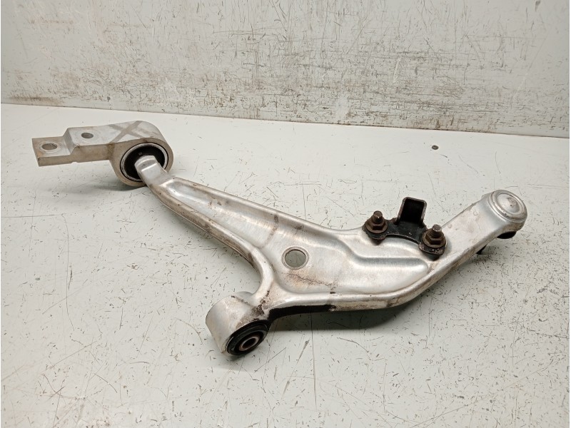 Recambio de brazo suspension inferior delantero derecho para nissan x-trail (t30) referencia OEM IAM   