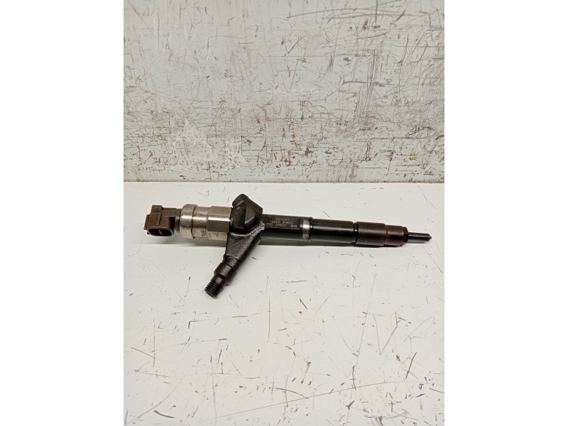 Recambio de inyector para nissan x-trail (t30) referencia OEM IAM 166008H800  DENSO