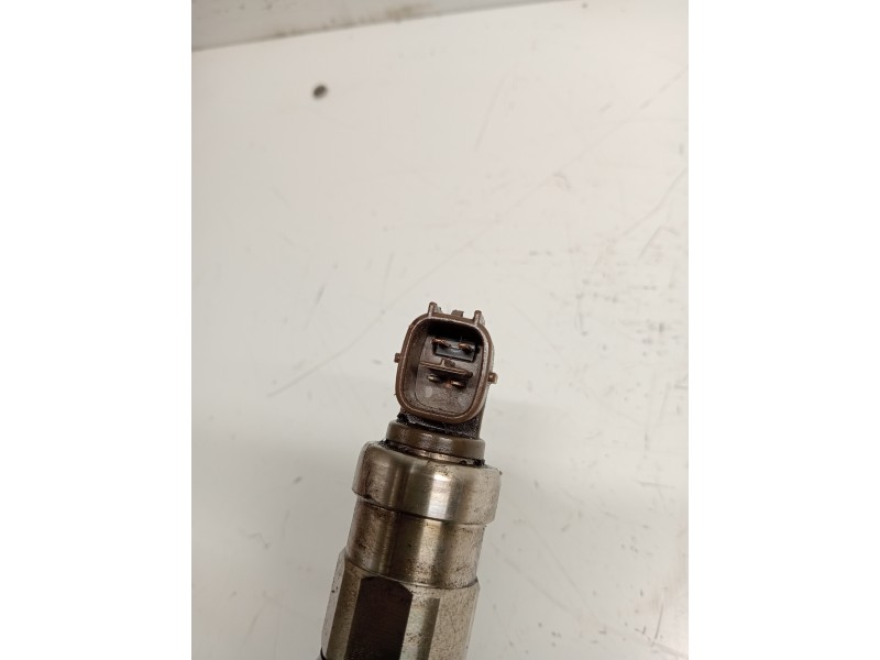 Recambio de inyector para nissan x-trail (t30) referencia OEM IAM 166008H800  DENSO