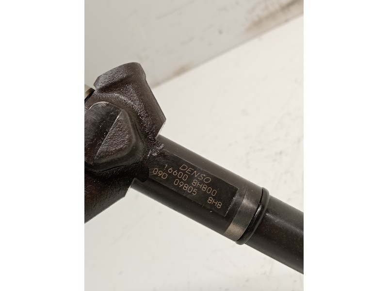 Recambio de inyector para nissan x-trail (t30) referencia OEM IAM 166008H800  DENSO