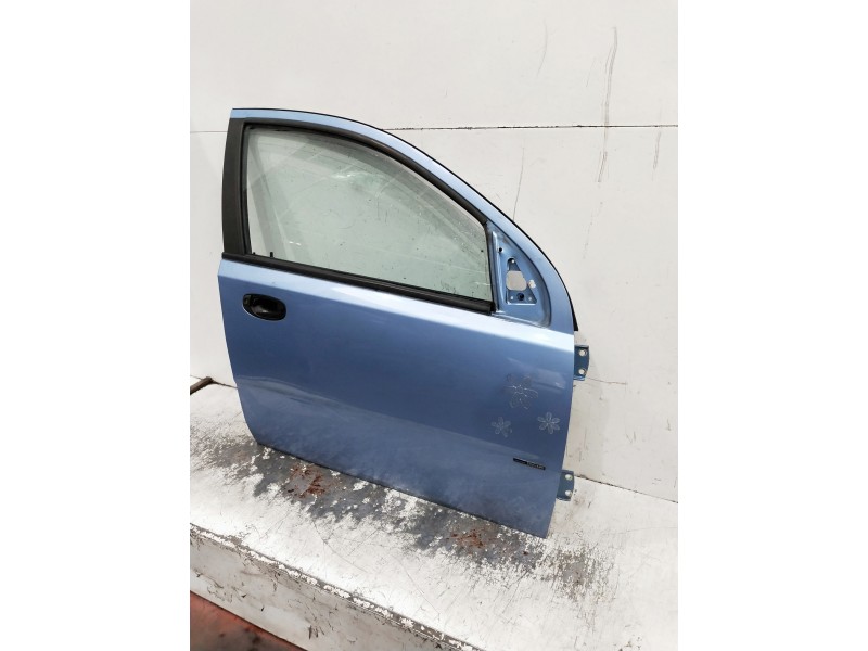 Recambio de puerta delantera derecha para daewoo kalos referencia OEM IAM  MANILLA EXTERIOR ROTA 5P