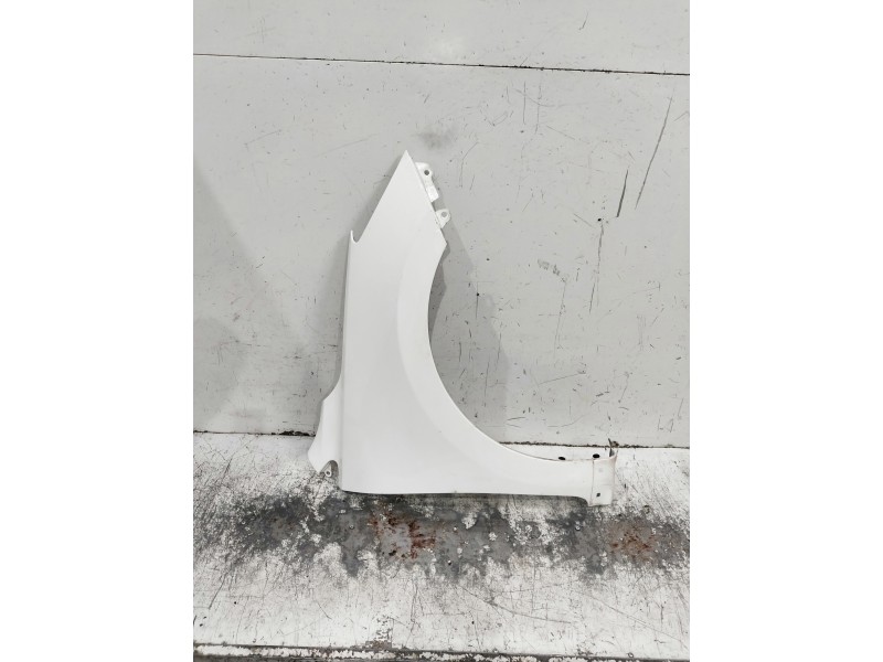 Recambio de aleta delantera derecha para kia rio (yb) referencia OEM IAM   