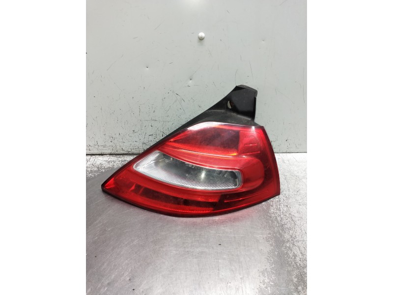 Recambio de piloto trasero derecho para renault megane ii berlina 5p referencia OEM IAM 8200413216  