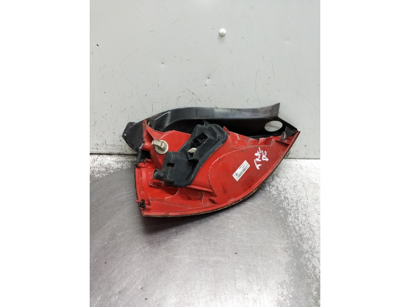 Recambio de piloto trasero derecho para renault megane ii berlina 5p referencia OEM IAM 8200413216  