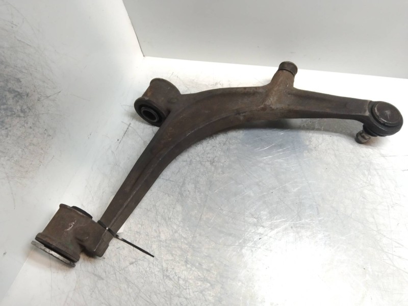 Recambio de brazo suspension inferior delantero izquierdo para opel movano referencia OEM IAM   