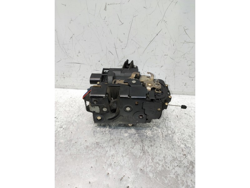 Recambio de motor cierre centralizado delantero derecho para seat leon (1m1) referencia OEM IAM   5P