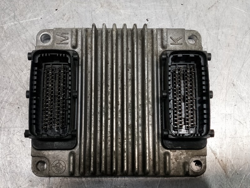 Recambio de centralita motor uce para daewoo evanda referencia OEM IAM 12211619  