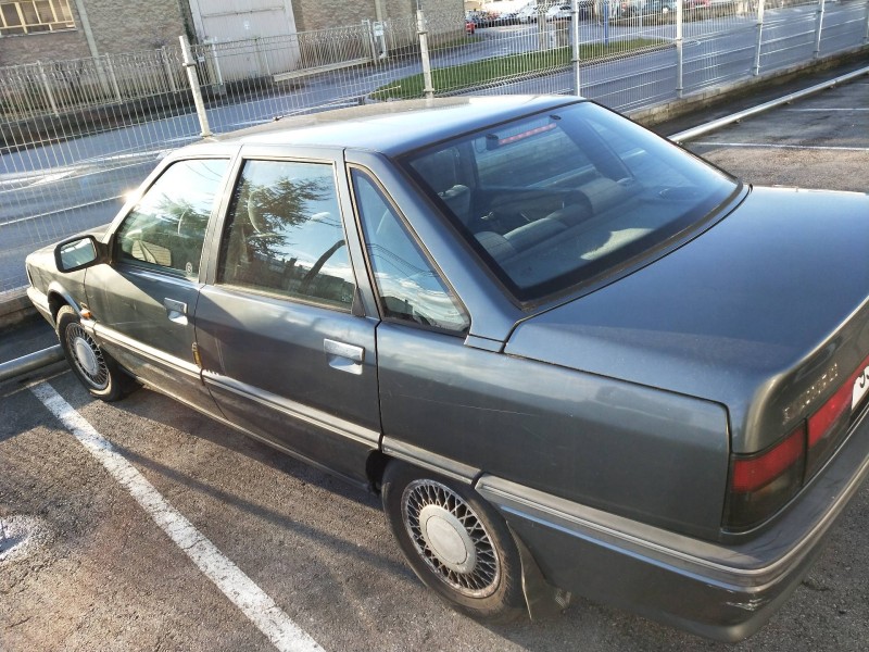 renault 21 berlina (b/l48) del año 1990