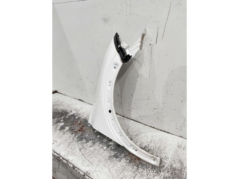 Recambio de aleta delantera derecha para citroen c4 cactus referencia OEM IAM   