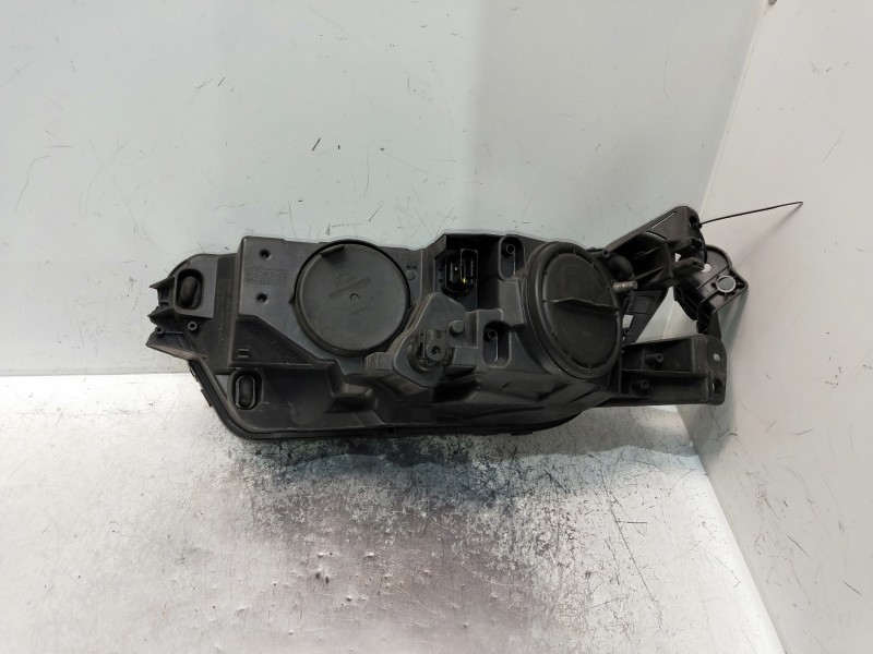 Recambio de faro derecho para citroen c4 picasso referencia OEM IAM 967597480  PATILLA ROTA
