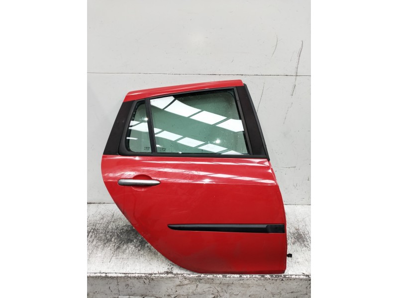 Recambio de puerta trasera derecha para renault clio grandtour referencia OEM IAM   