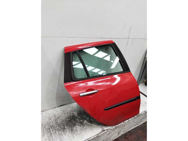 Recambio de puerta trasera derecha para renault clio grandtour referencia OEM IAM   