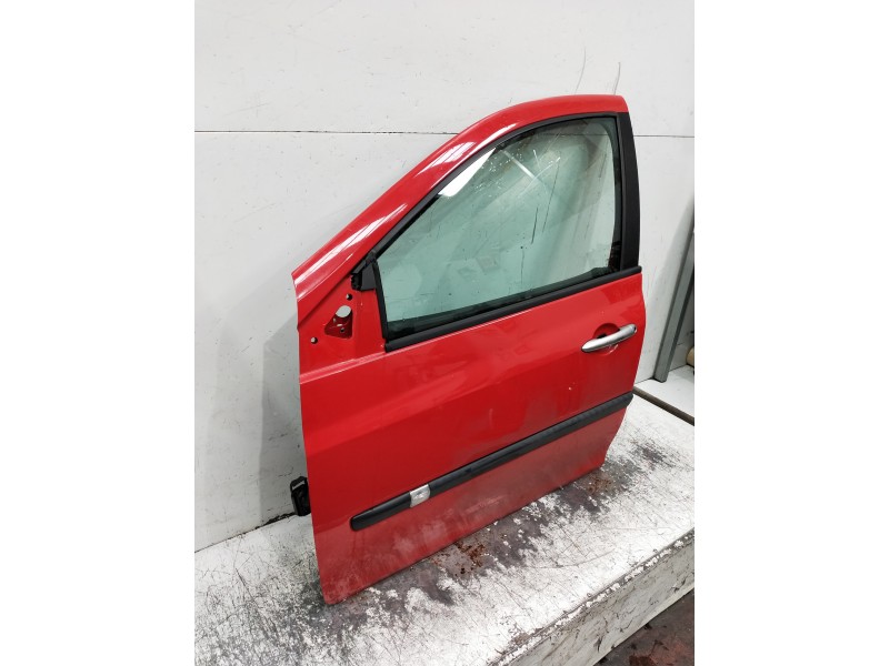 Recambio de puerta delantera derecha para renault clio grandtour referencia OEM IAM   