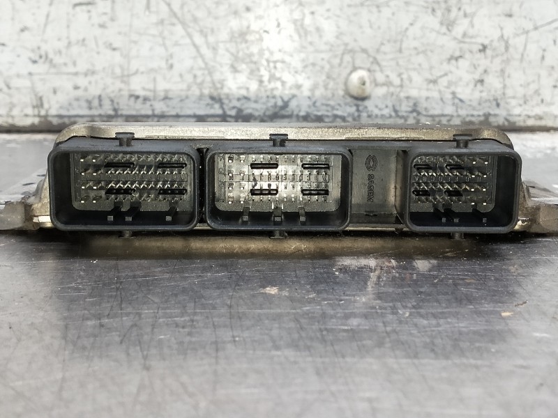 Recambio de centralita motor uce para renault scenic ii referencia OEM IAM 8200611648 215857789A 6300754127