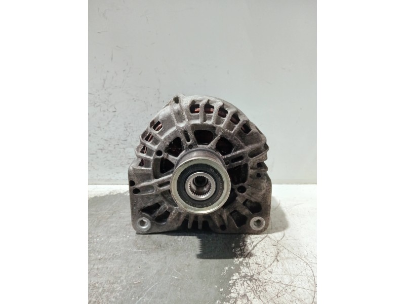 Recambio de alternador para renault master kasten referencia OEM IAM 8200854119 2606190A TG15C142