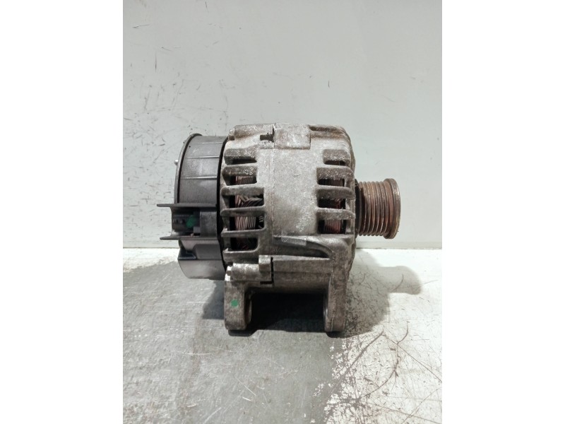 Recambio de alternador para renault master kasten referencia OEM IAM 8200854119 2606190A TG15C142