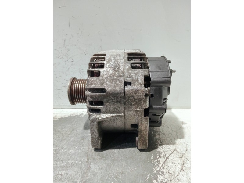 Recambio de alternador para renault master kasten referencia OEM IAM 8200854119 2606190A TG15C142