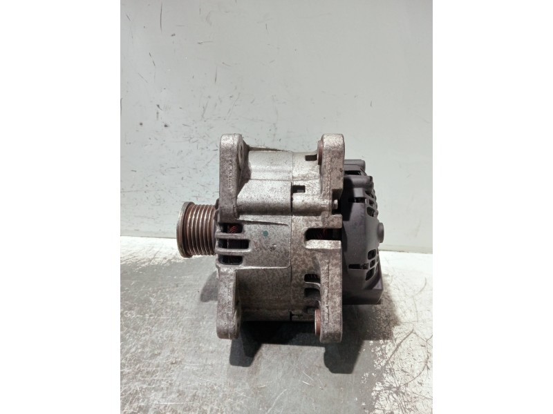 Recambio de alternador para renault master kasten referencia OEM IAM 8200854119 2606190A TG15C142