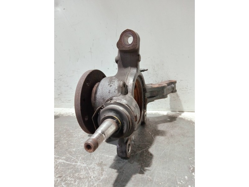 Recambio de mangueta delantera izquierda para renault master kasten referencia OEM IAM   