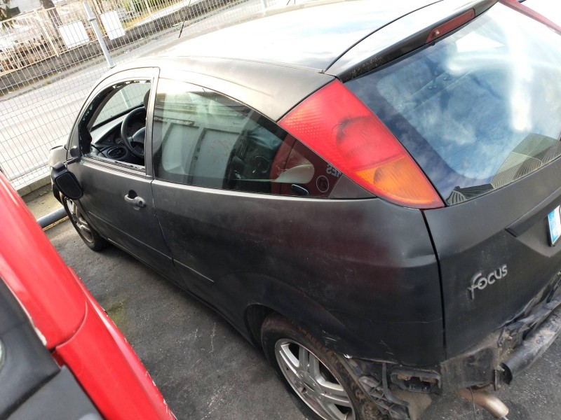 ford focus berlina (cak) del año 2001