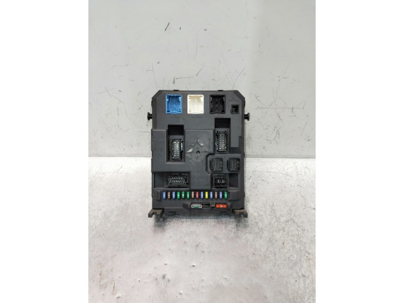 Recambio de caja reles / fusibles para citroen c3 picasso referencia OEM IAM 9674021180  
