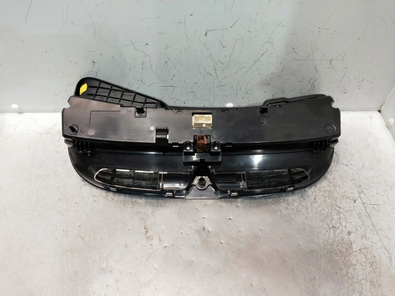 Recambio de cuadro instrumentos para citroen c3 picasso referencia OEM IAM 555002081400  