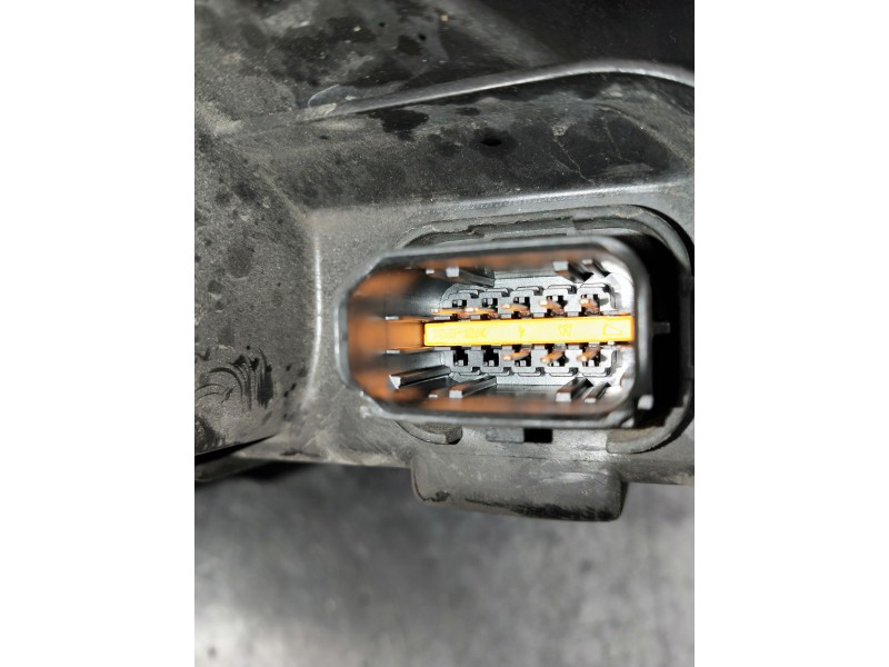 Recambio de faro izquierdo para citroen c3 picasso referencia OEM IAM 9681873980  