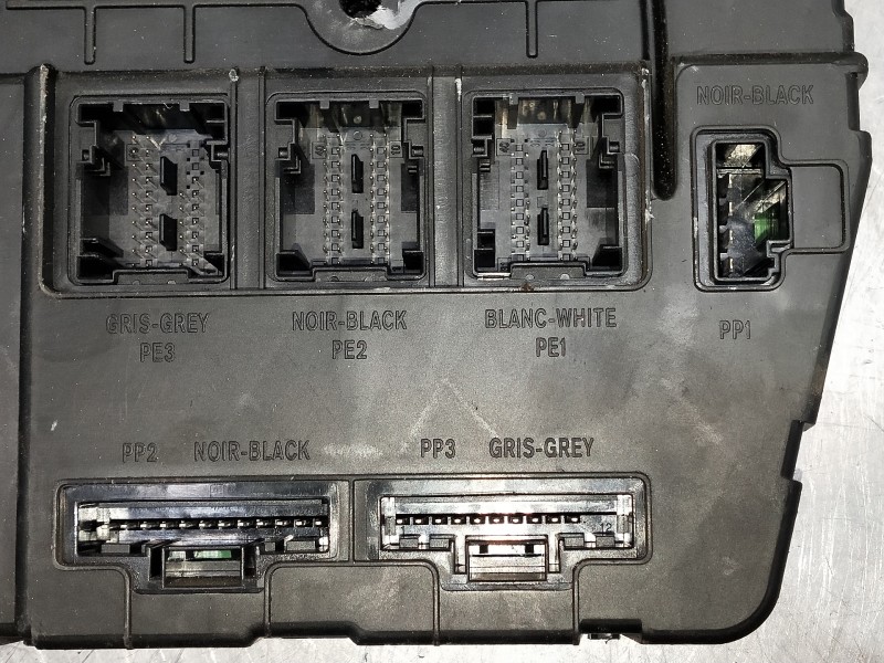 Recambio de modulo electronico para renault scenic ii referencia OEM IAM 8200606826  