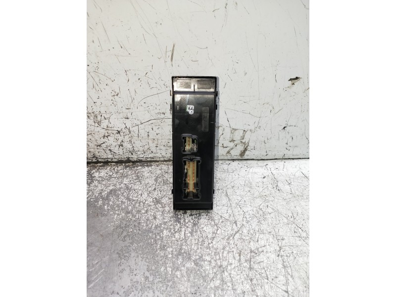 Recambio de mando elevalunas delantero izquierdo para nissan qashqai (j11) referencia OEM IAM   5P