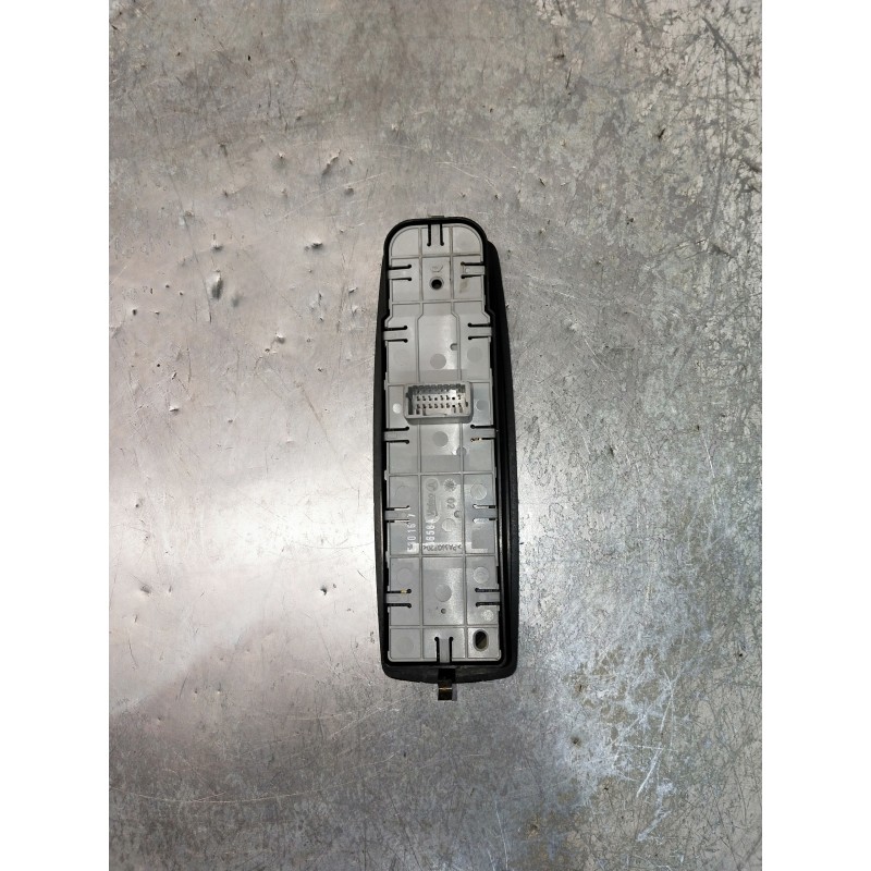 Recambio de mando elevalunas delantero izquierdo para renault laguna iii 2.0 dci referencia OEM IAM 809610006R  5P