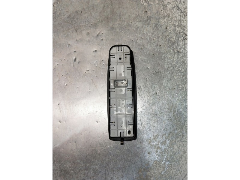 Recambio de mando elevalunas delantero izquierdo para renault laguna iii 2.0 dci referencia OEM IAM 809610006R  5P