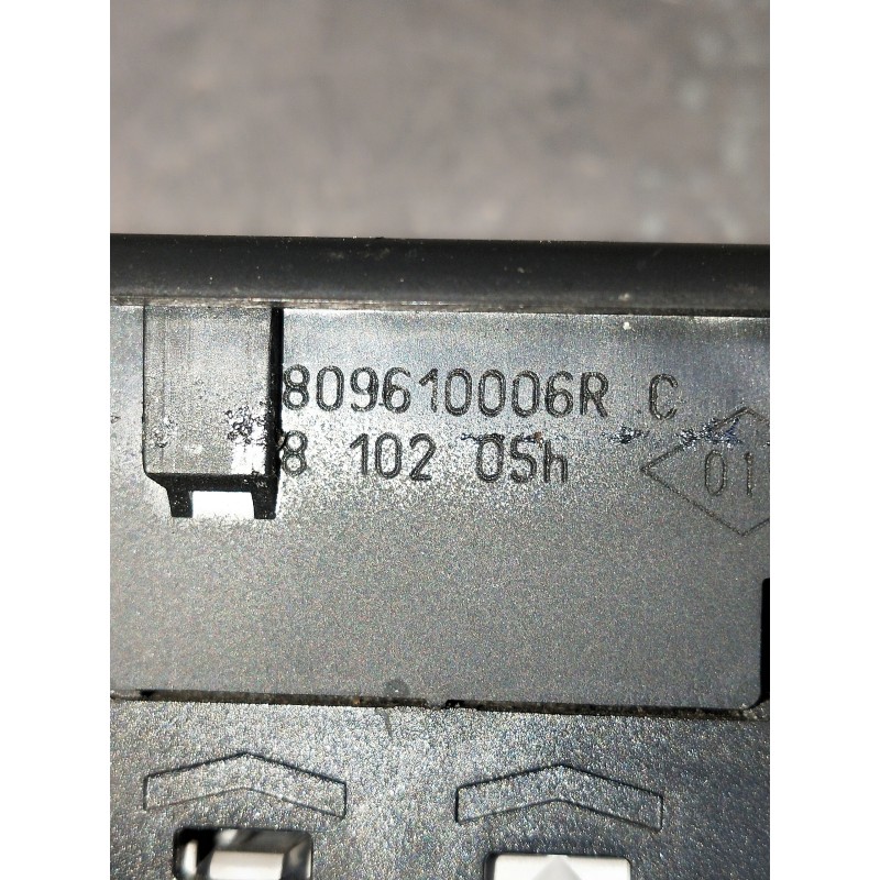 Recambio de mando elevalunas delantero izquierdo para renault laguna iii 2.0 dci referencia OEM IAM 809610006R  5P