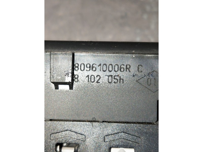 Recambio de mando elevalunas delantero izquierdo para renault laguna iii 2.0 dci referencia OEM IAM 809610006R  5P